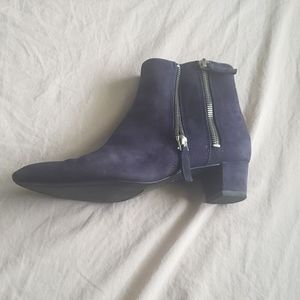 Nine West Size 6 Navy Suede Booties